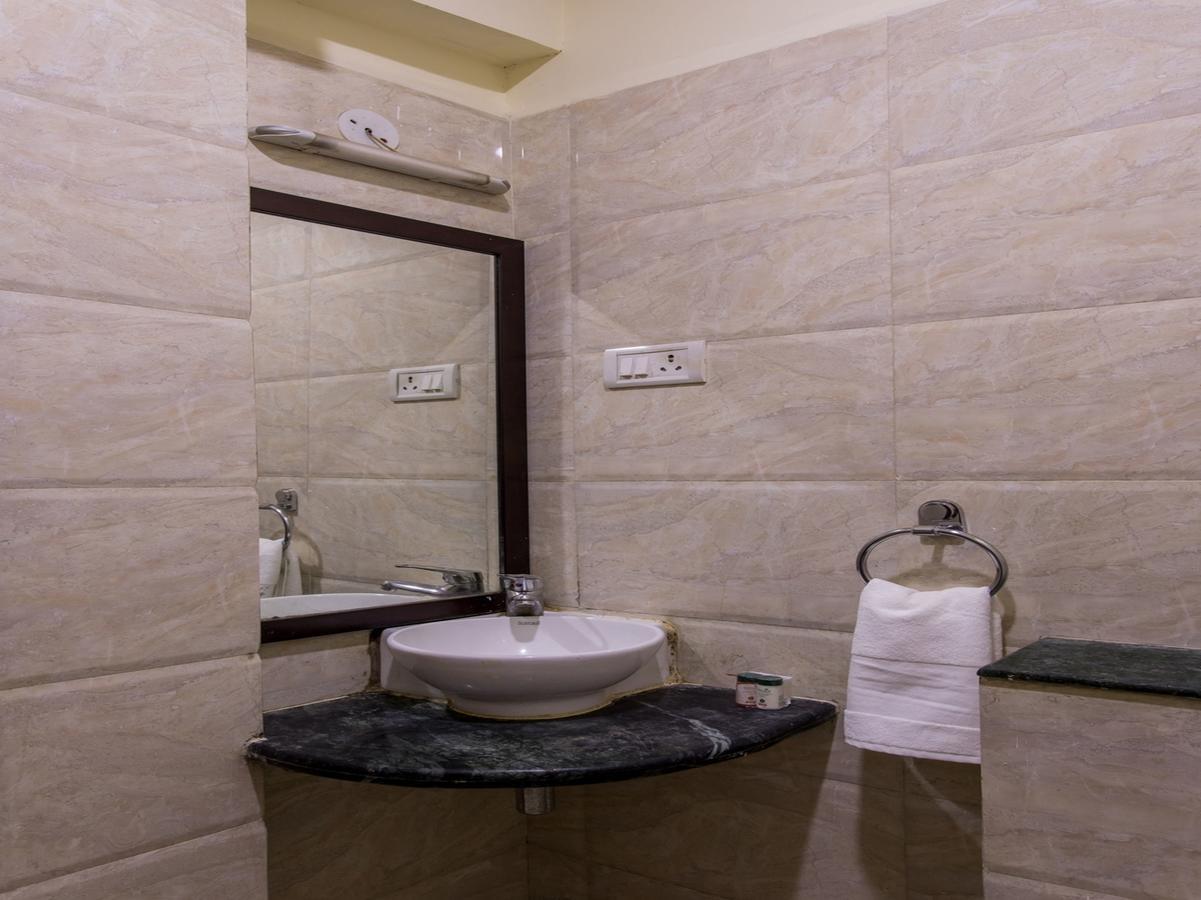 Oyo 11945 Hotel Glory Palace Indore Eksteriør bilde